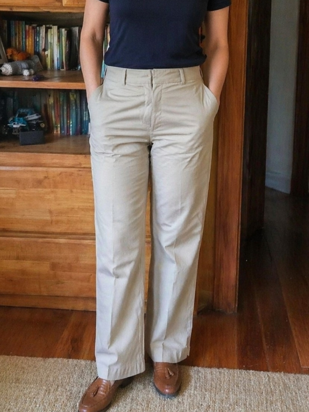 Dockers Women's Khaki Pants in Light Tan. Sz 12P